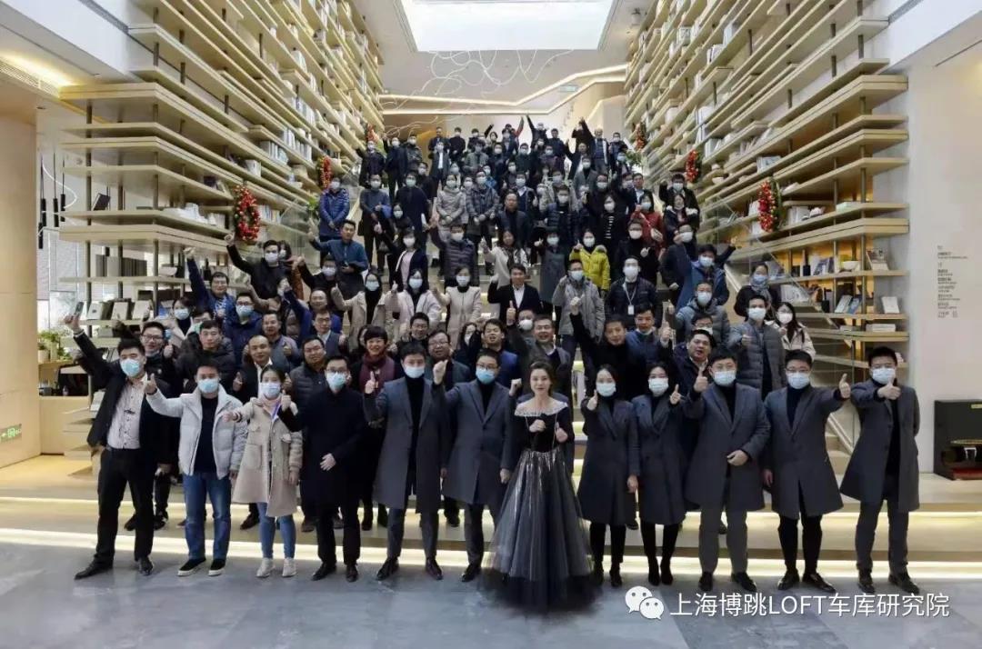 绥化全国一百多人在华侨城汉口道6号参观研讨LOFT专利车库技术！